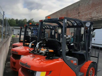 I september 2020 levererade SIA "VVN" tre gaffeltruckar från företagets "Lonking"-fabrik till företaget "Talsu piensaimnieks".10